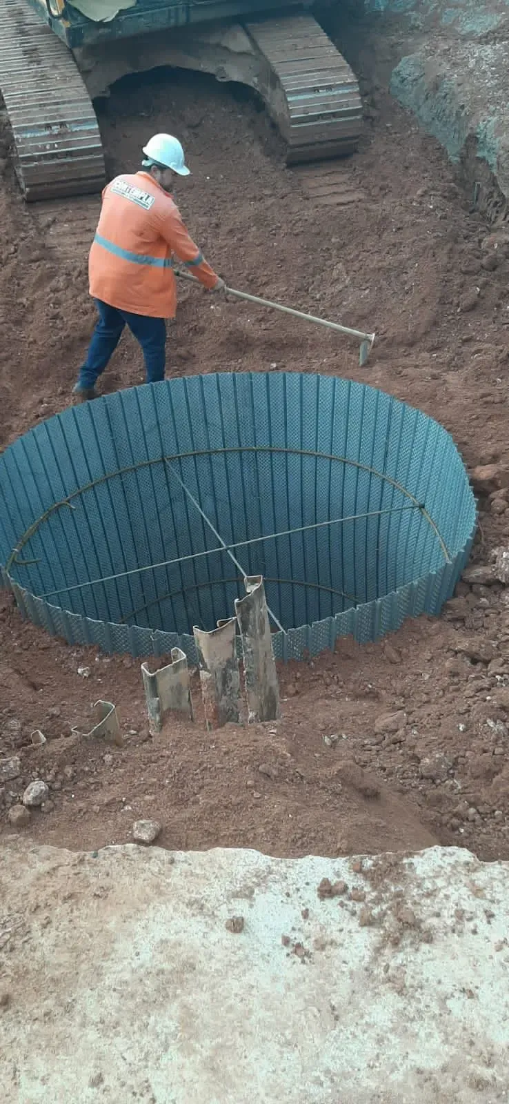 Forma incorporada curvada em um elemento circular