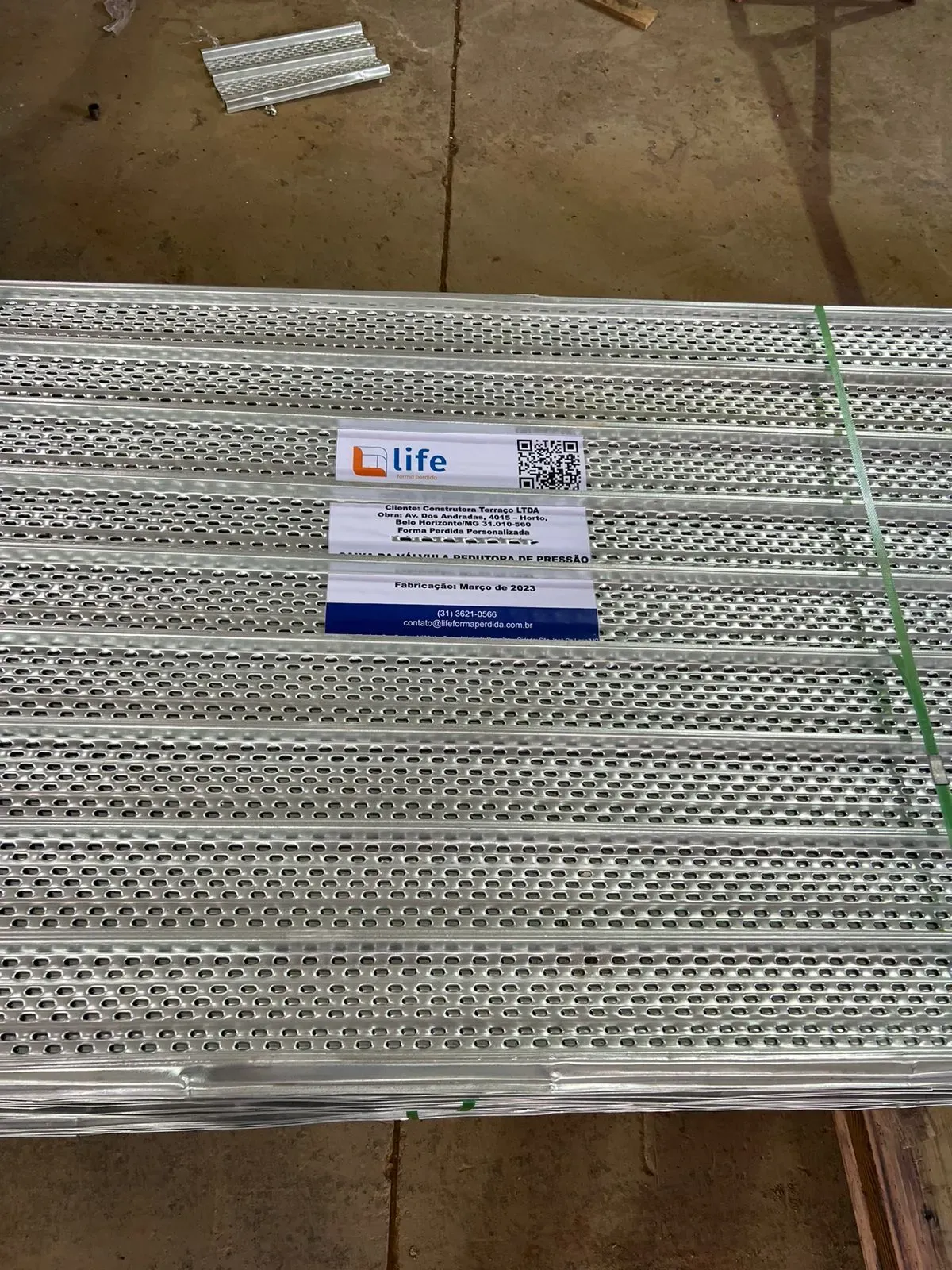 Chapas de forma incorporada com etiqueta de identificação Life